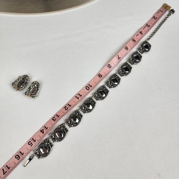 Vintage Silver Tone Collar Necklace & Screw Back Earrings Set - Picture 9 of 10